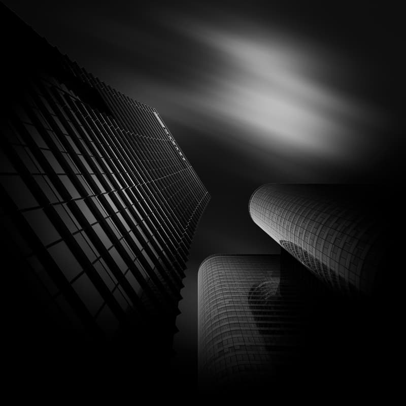 Mystic Skyscraper – Wolkenkratzer in mystischem Licht