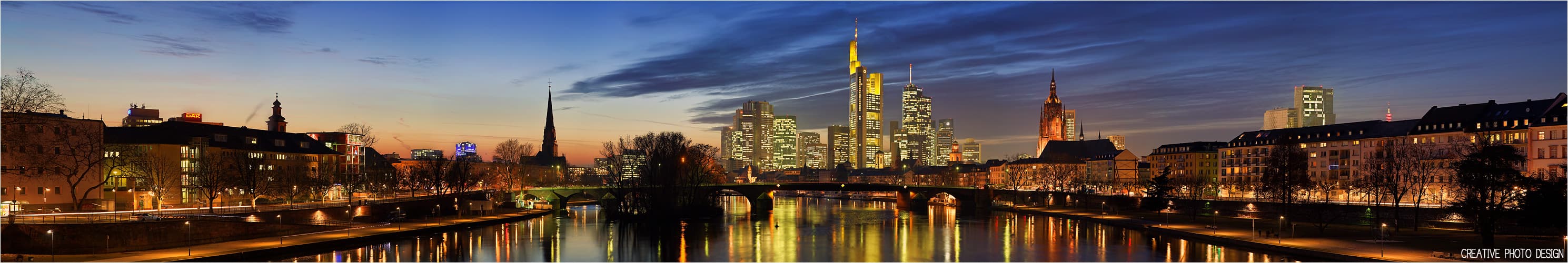 Blick von der Alten Brücke Frankfurt auf Skyline und Dom