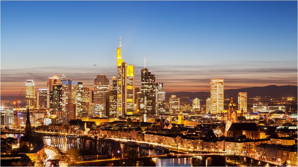 Frankfurt Skyline aus der Vogelperspektive vom Mainplaza Hochhaus